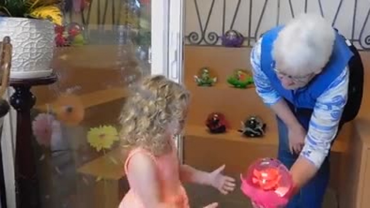 2020_mini-me_mother_daughter_-_no_interview.mp4